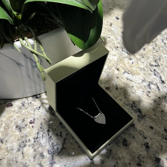 Gucci Silver Heart Necklace - Picture 1 of 1